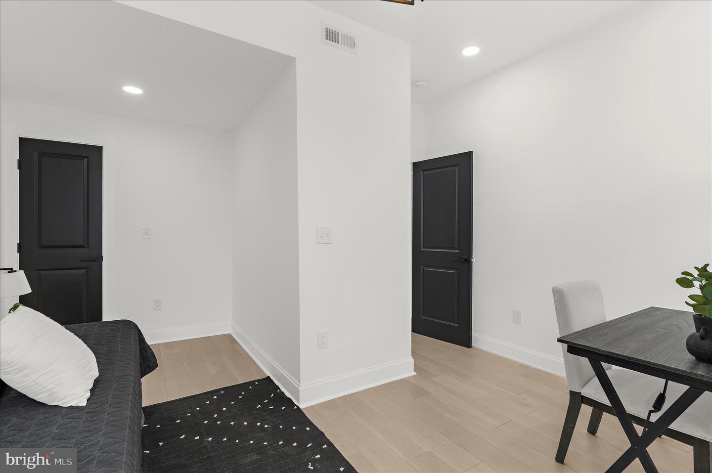 2321 Madison Ave Property Photo 15