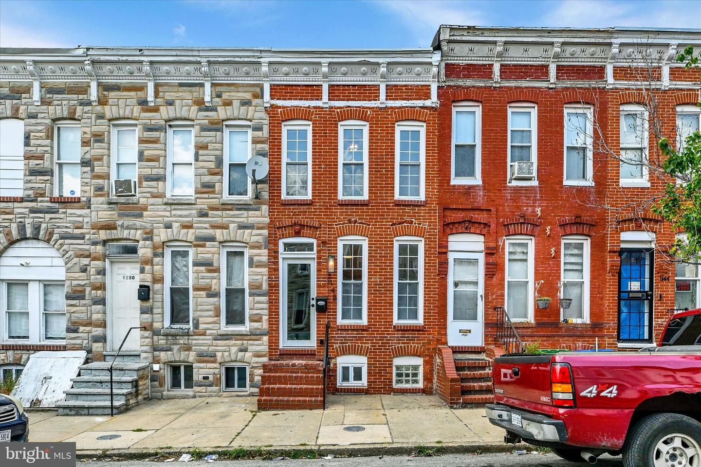 1148 Sargeant St Property Photo 1