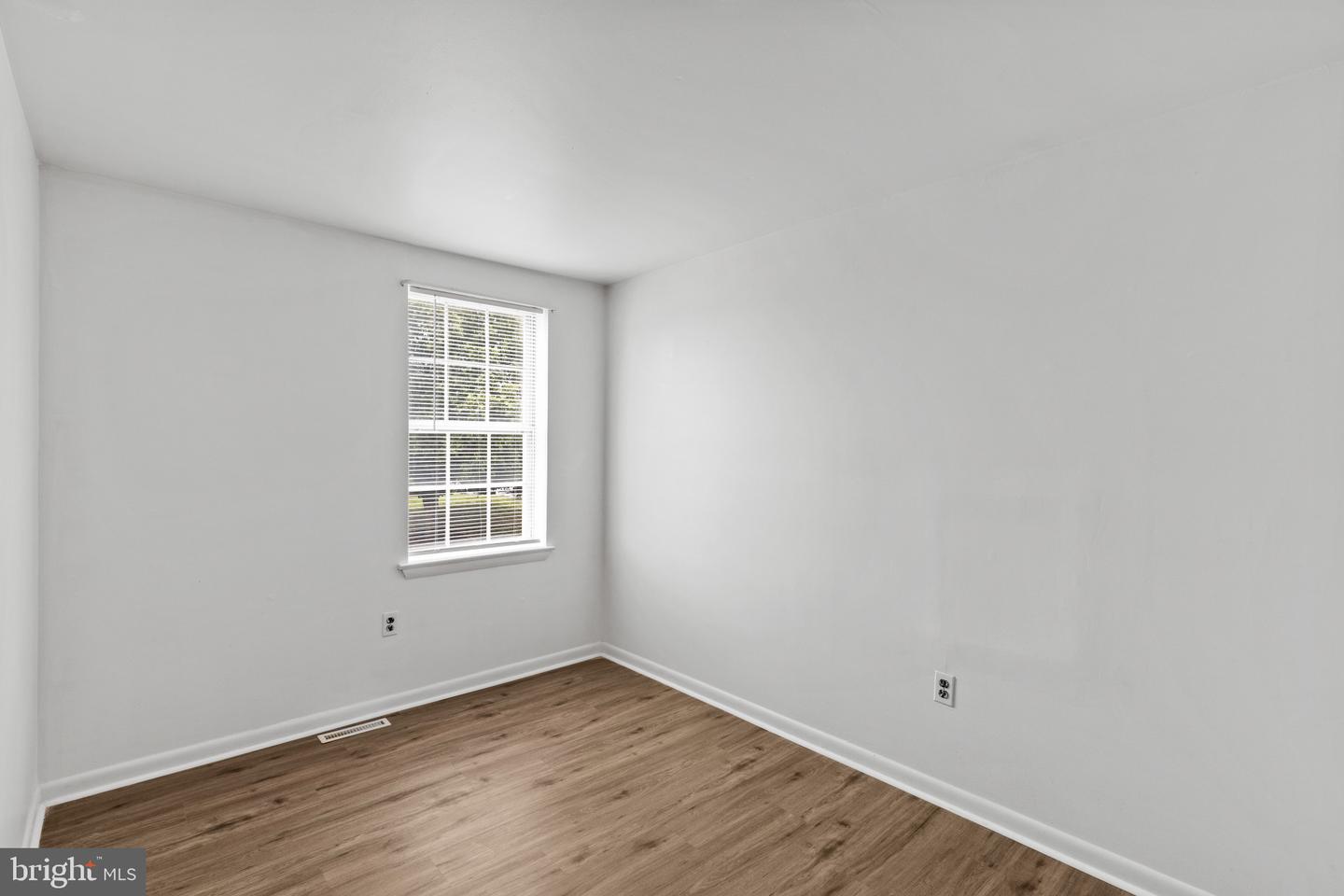 1225 E Chase St Property Photo 25