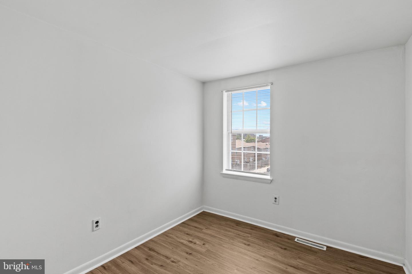 1225 E Chase St Property Photo 29