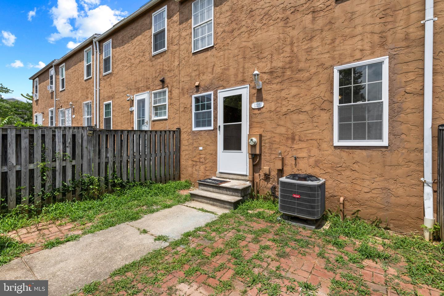 1225 E Chase St Property Photo 34