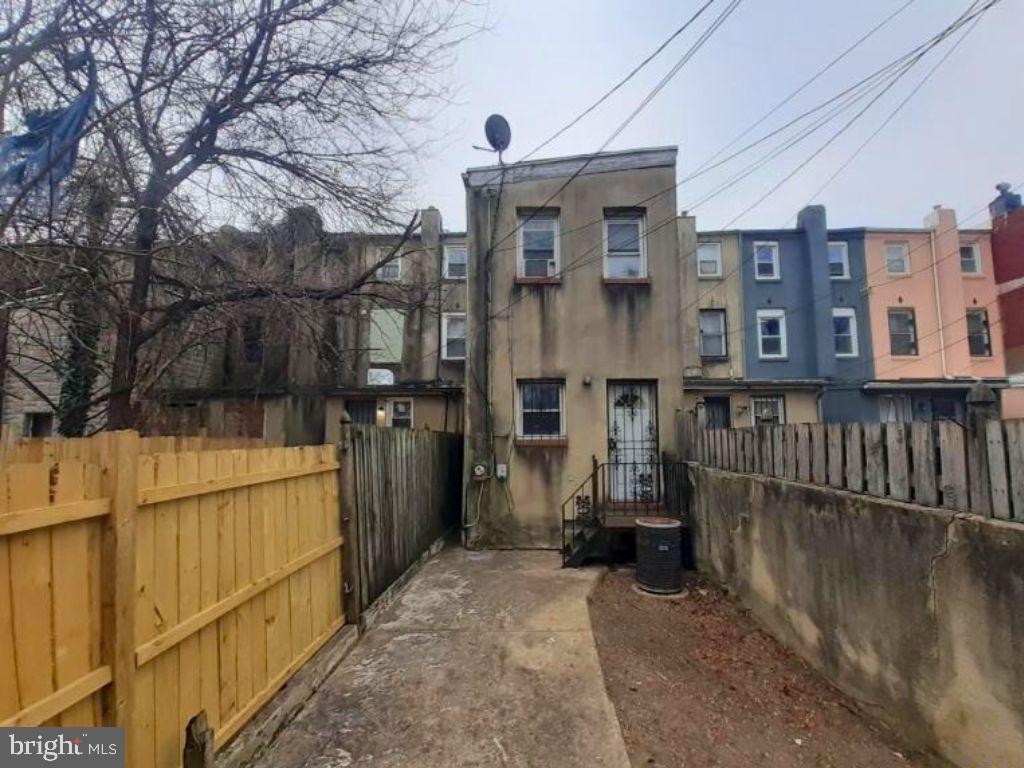 1533 Argyle Ave Property Photo 27
