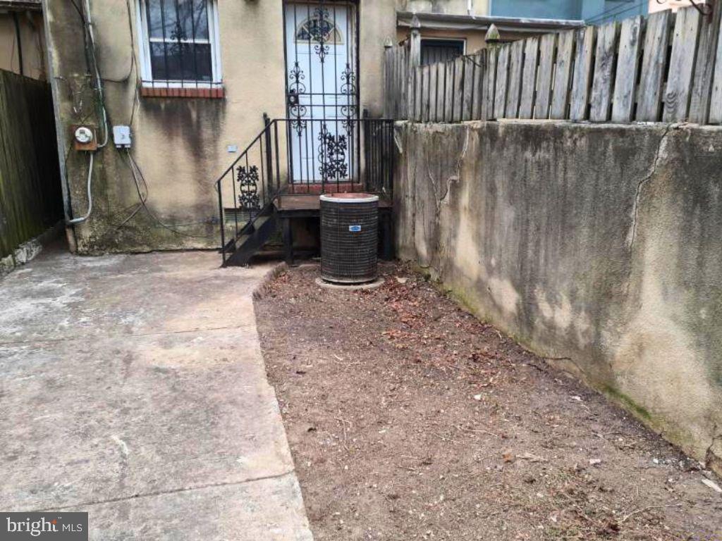 1533 Argyle Ave Property Photo 28