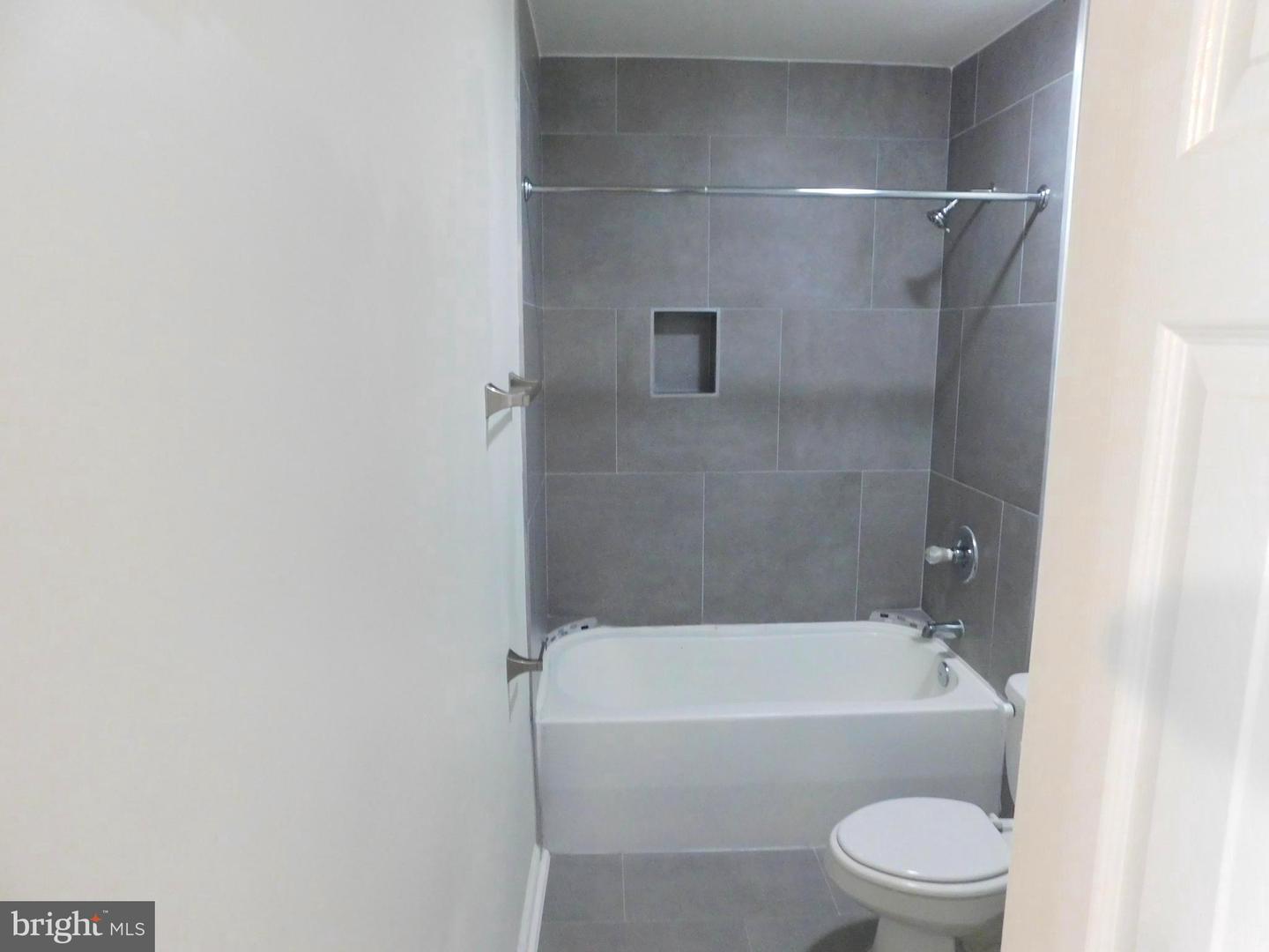2427 Lakeview Ave #1d Property Photo 5