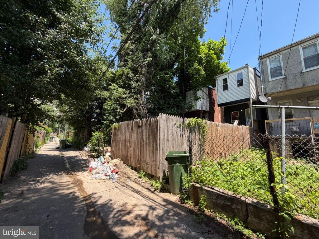 2420 Brentwood Ave Property Photo 3