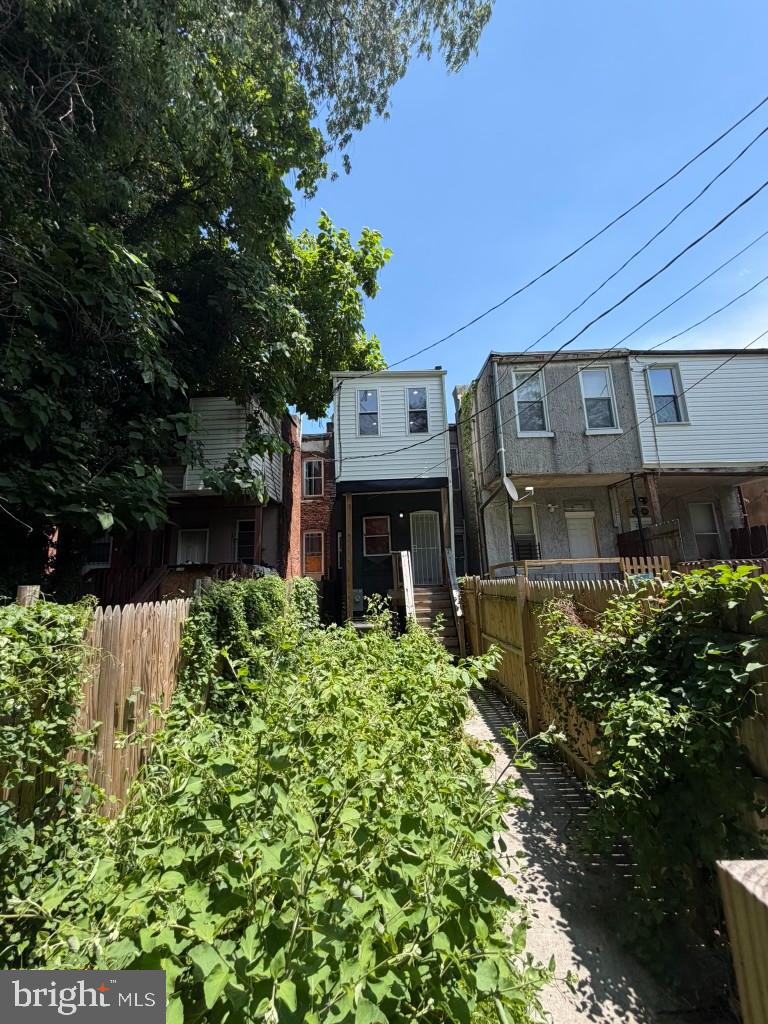 2420 Brentwood Ave Property Photo 4