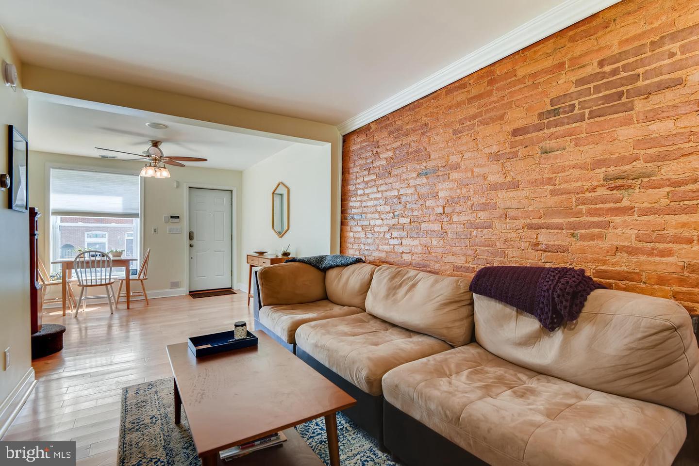 2014 Bank St Property Photo 5