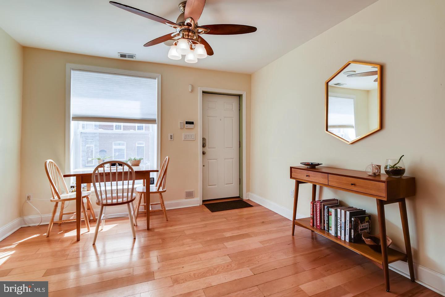 2014 Bank St Property Photo 11