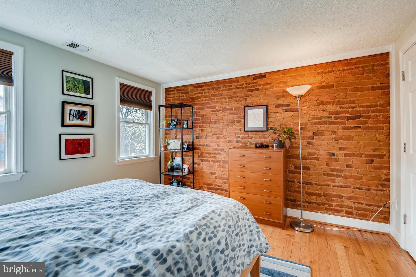 2014 Bank St Property Photo 21