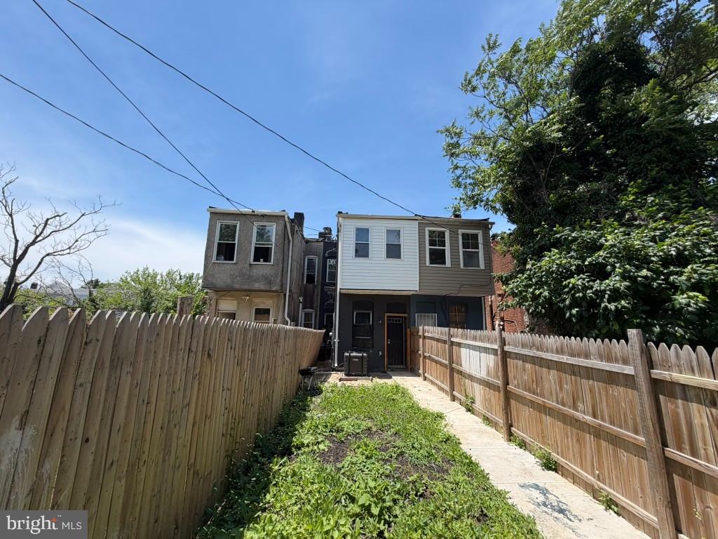 2421 Brentwood Ave Property Photo 4