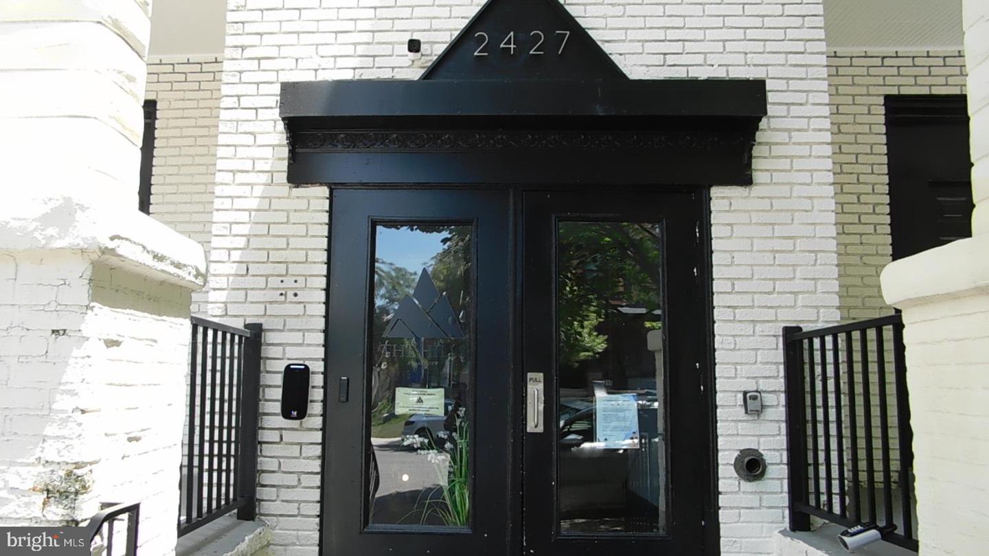 2427 LAKEVIEW AVE #2C Property Photo 1