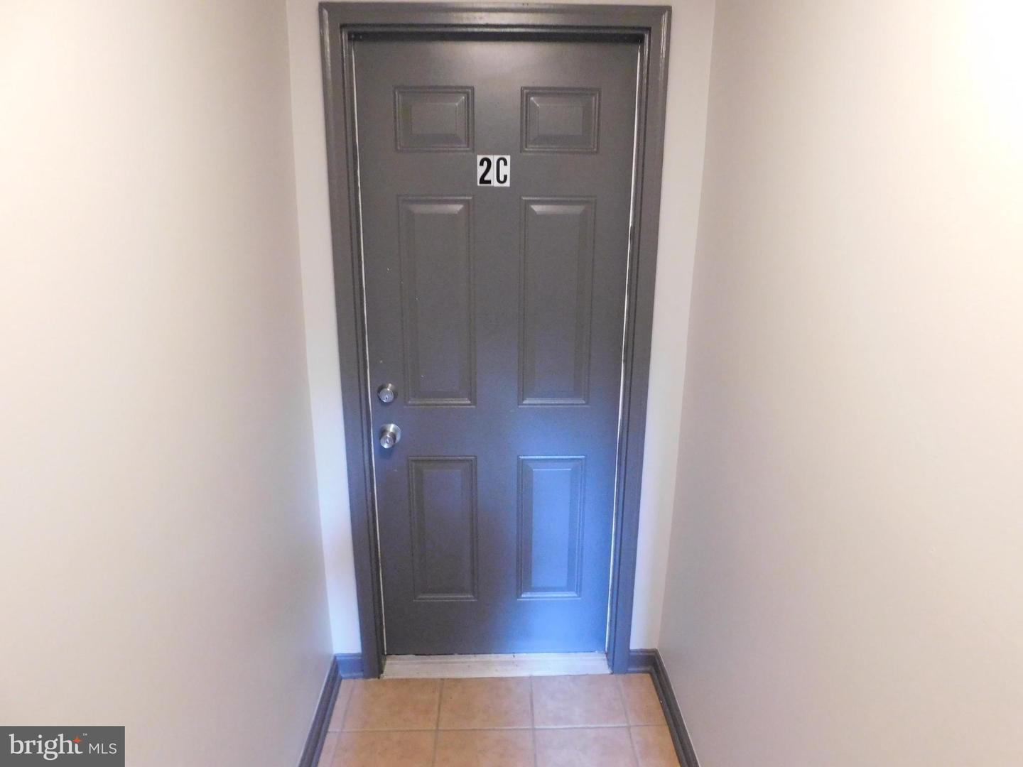 2427 Lakeview Ave #2c Property Photo 2