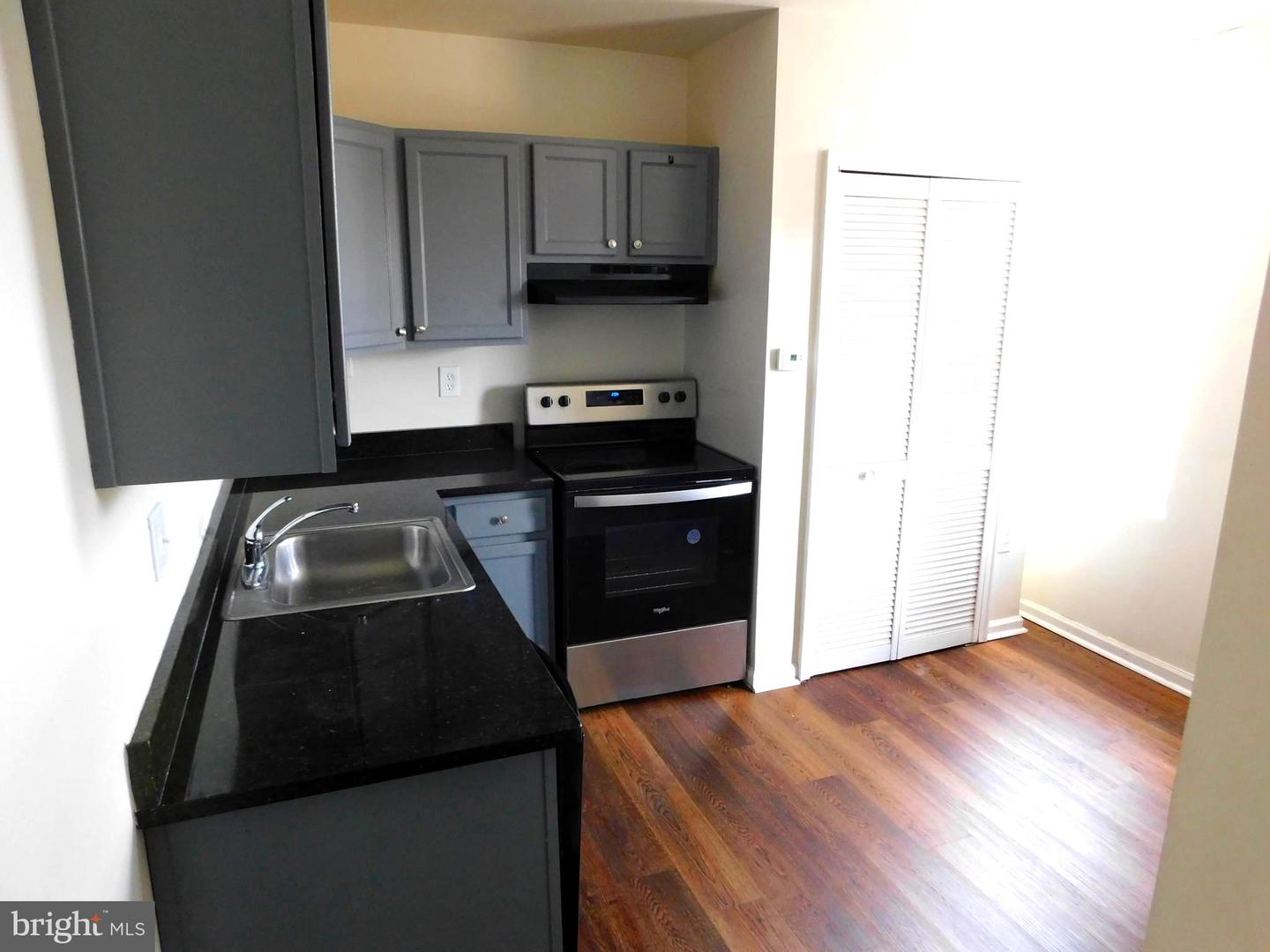 2427 Lakeview Ave #2c Property Photo 7