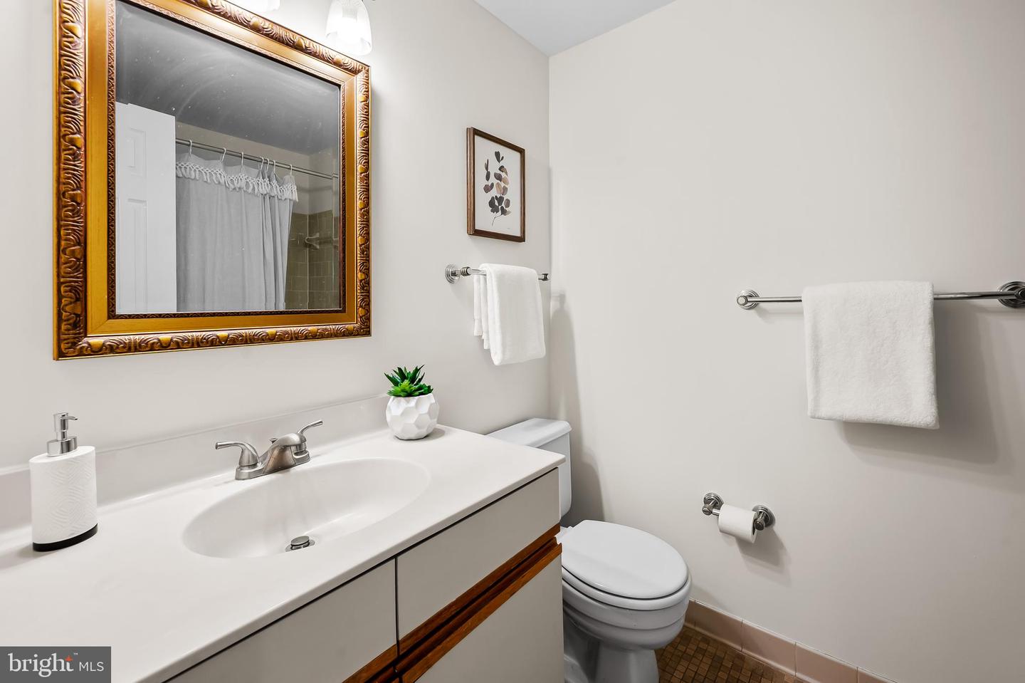 123 W Barre St W #402 Property Photo 17