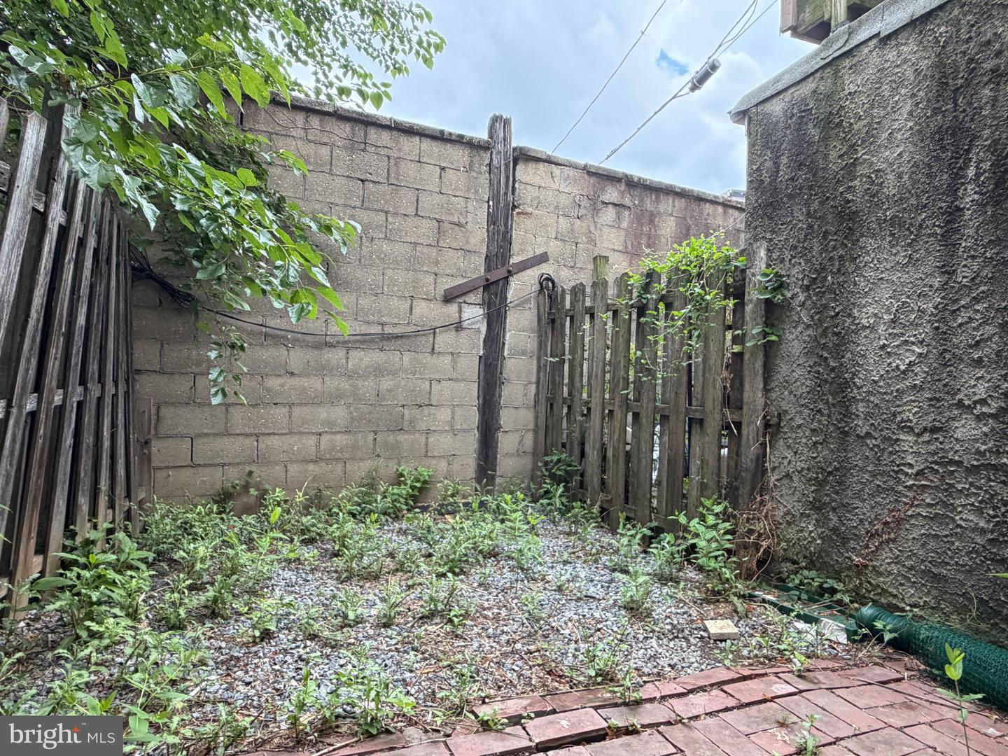 417 Scott St Property Photo 15