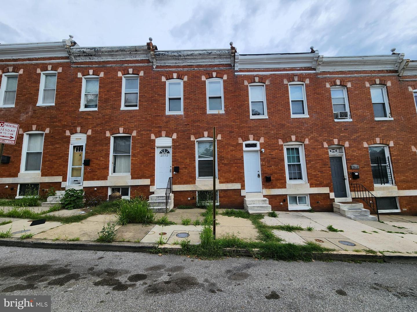 2552 W PRATT ST Property Photo 1