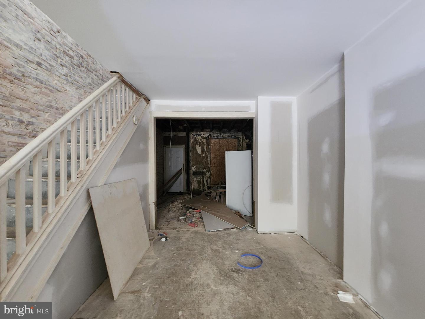 2552 W Pratt St Property Photo 2