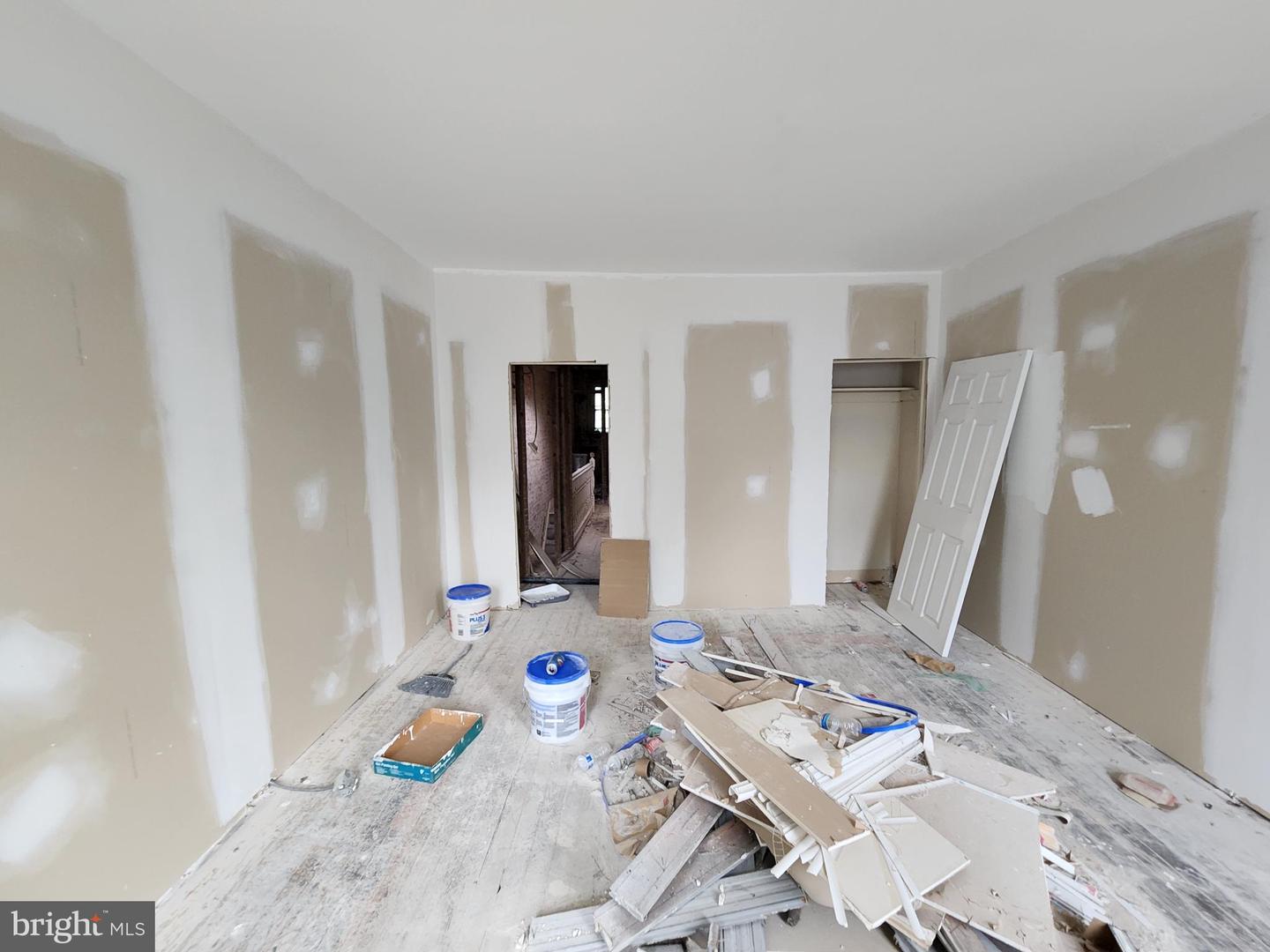 2552 W Pratt St Property Photo 5