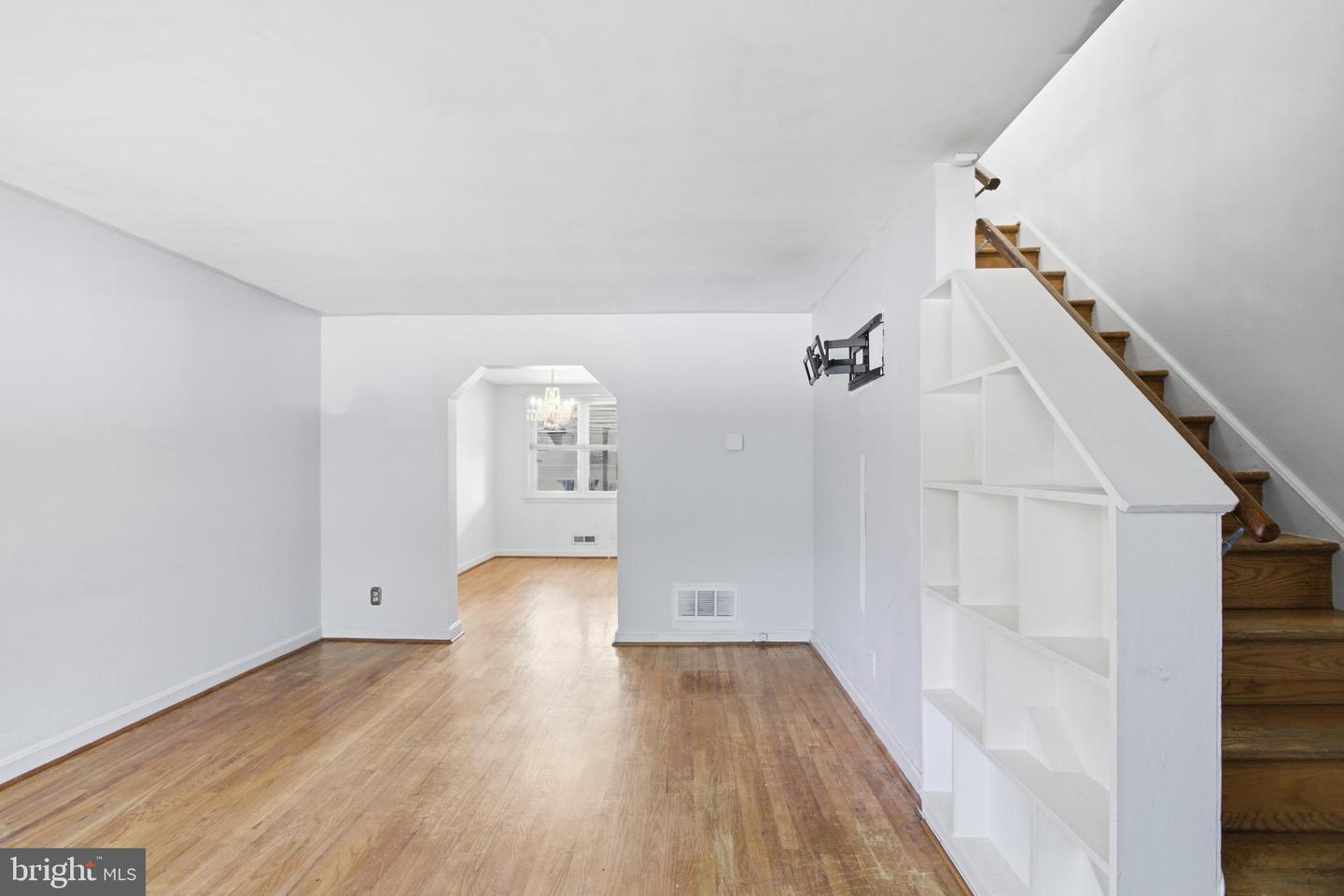709 Tolna St Property Photo 3
