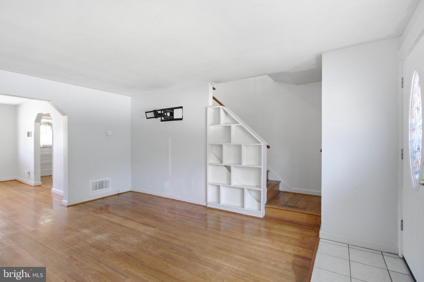 709 Tolna St Property Photo 4