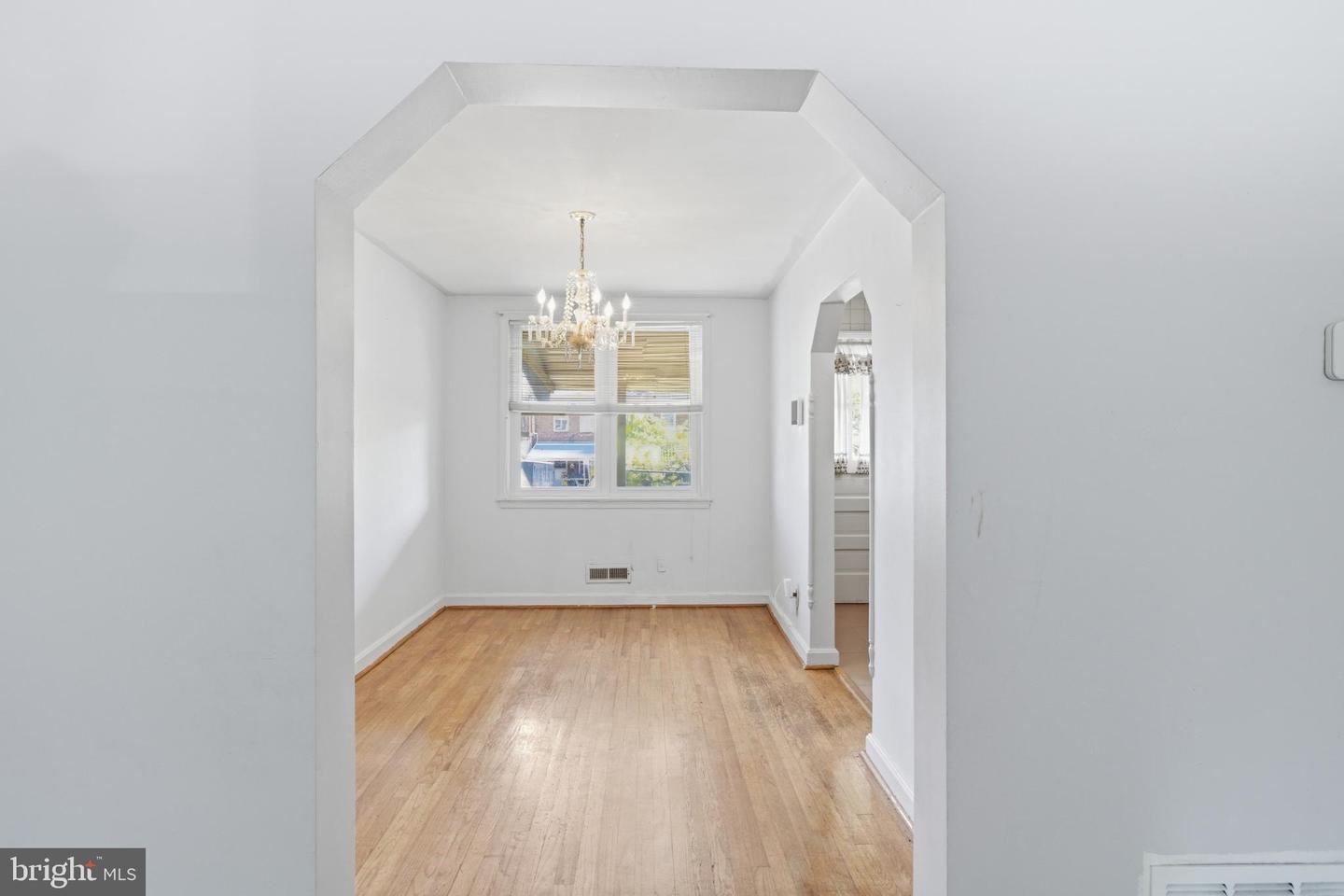 709 Tolna St Property Photo 6