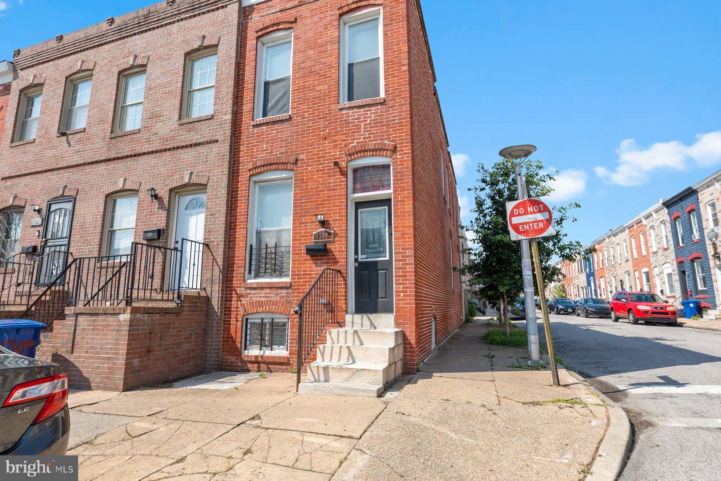 1309 W Ostend St Property Photo 2