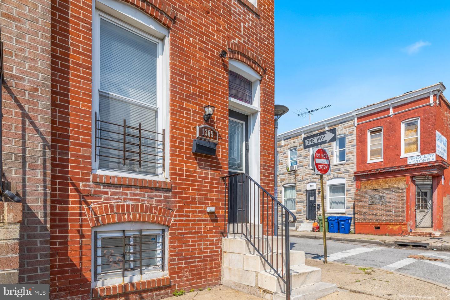 1309 W Ostend St Property Photo 3