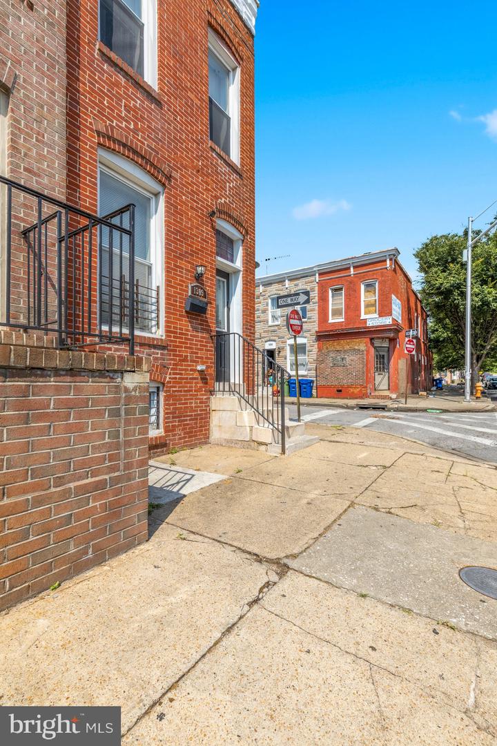 1309 W Ostend St Property Photo 5