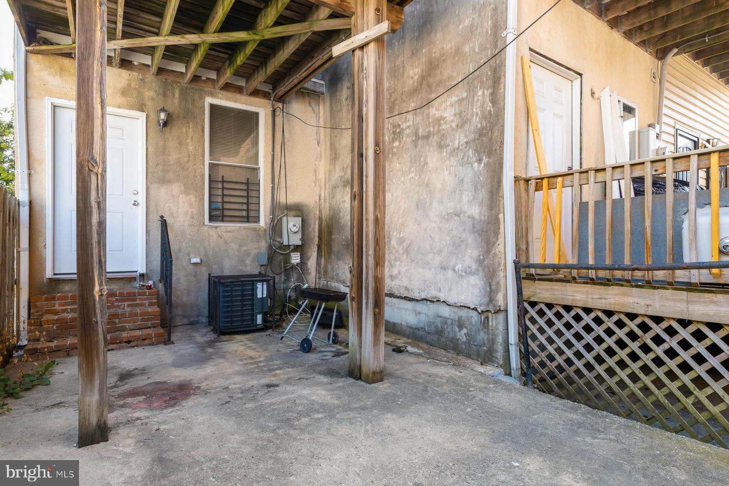 1309 W Ostend St Property Photo 26