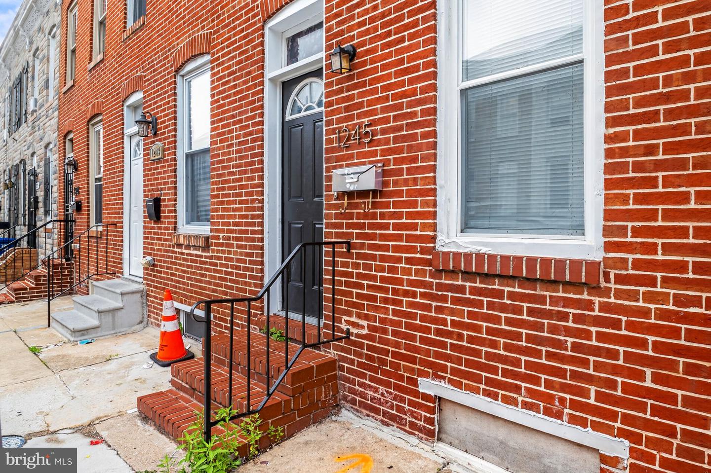 1245 Sargeant St Property Photo 2