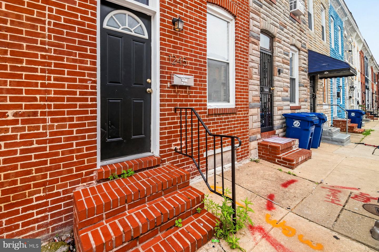1245 Sargeant St Property Photo 4