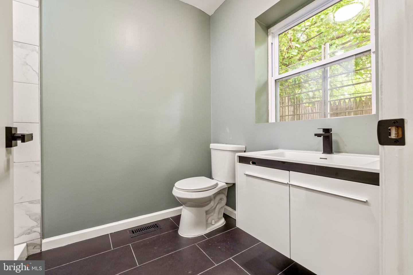 2784 W North Ave Property Photo 12