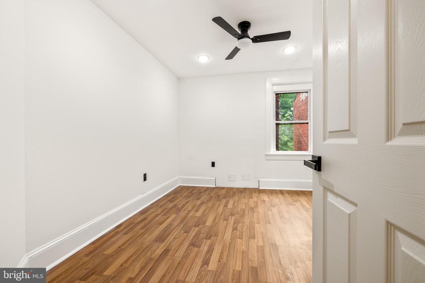 2784 W North Ave Property Photo 23