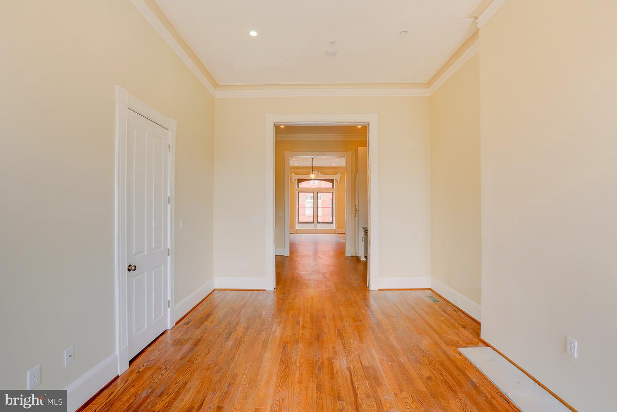 2118 Saint Paul St Property Photo 5