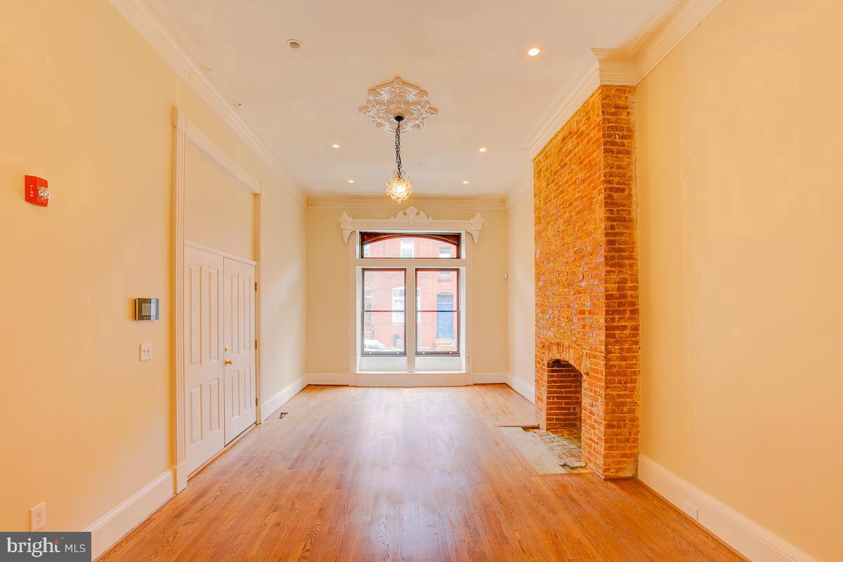 2118 Saint Paul St Property Photo 6