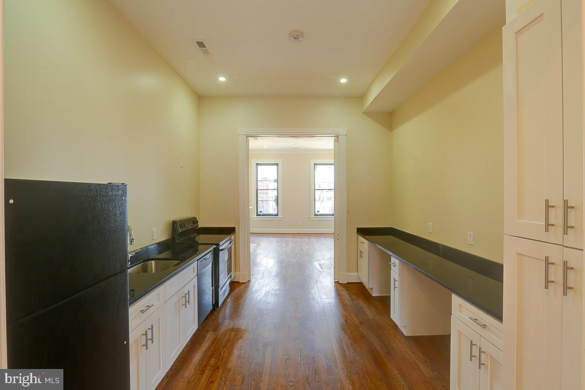2118 Saint Paul St Property Photo 7