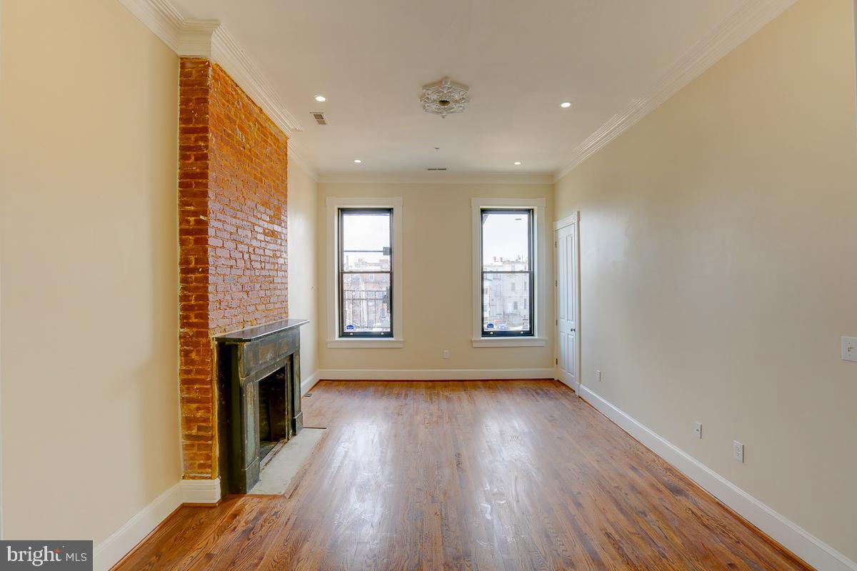 2118 Saint Paul St Property Photo 8