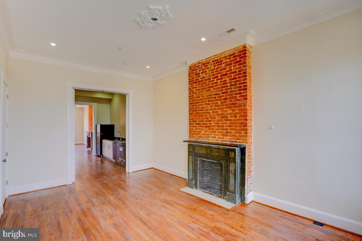 2118 Saint Paul St Property Photo 10