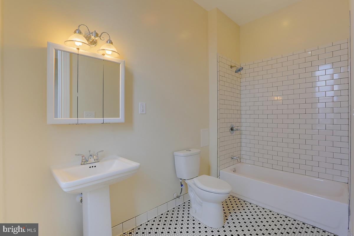 2118 Saint Paul St Property Photo 12