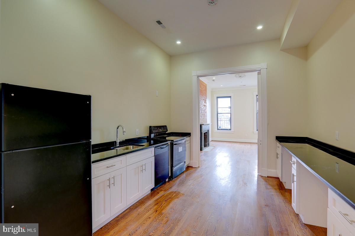 2118 Saint Paul St Property Photo 15