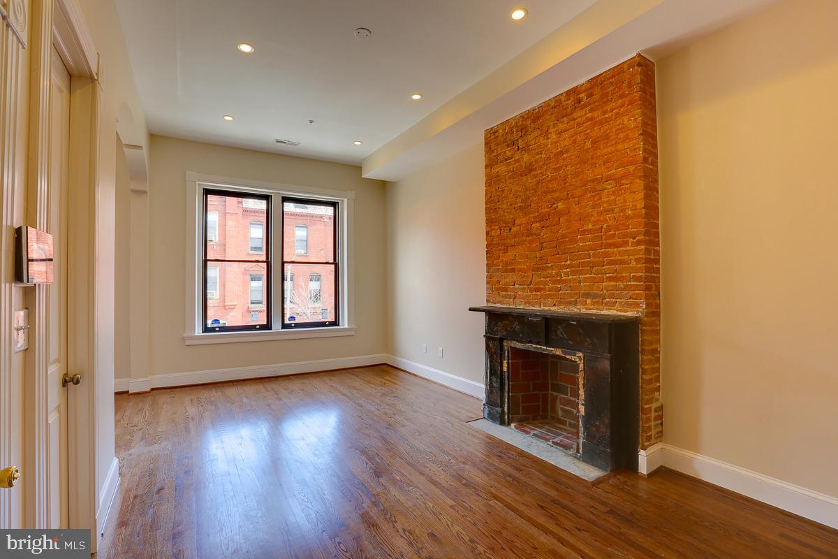 2118 Saint Paul St Property Photo 16