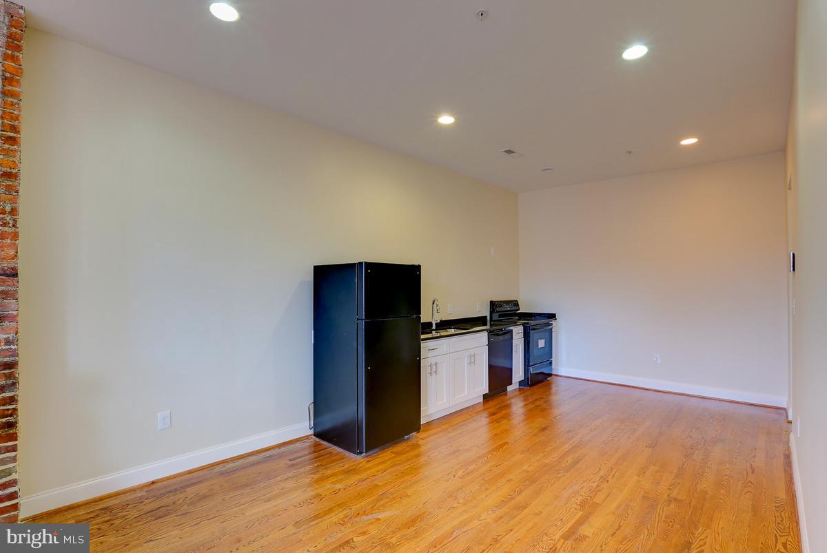 2118 Saint Paul St Property Photo 21