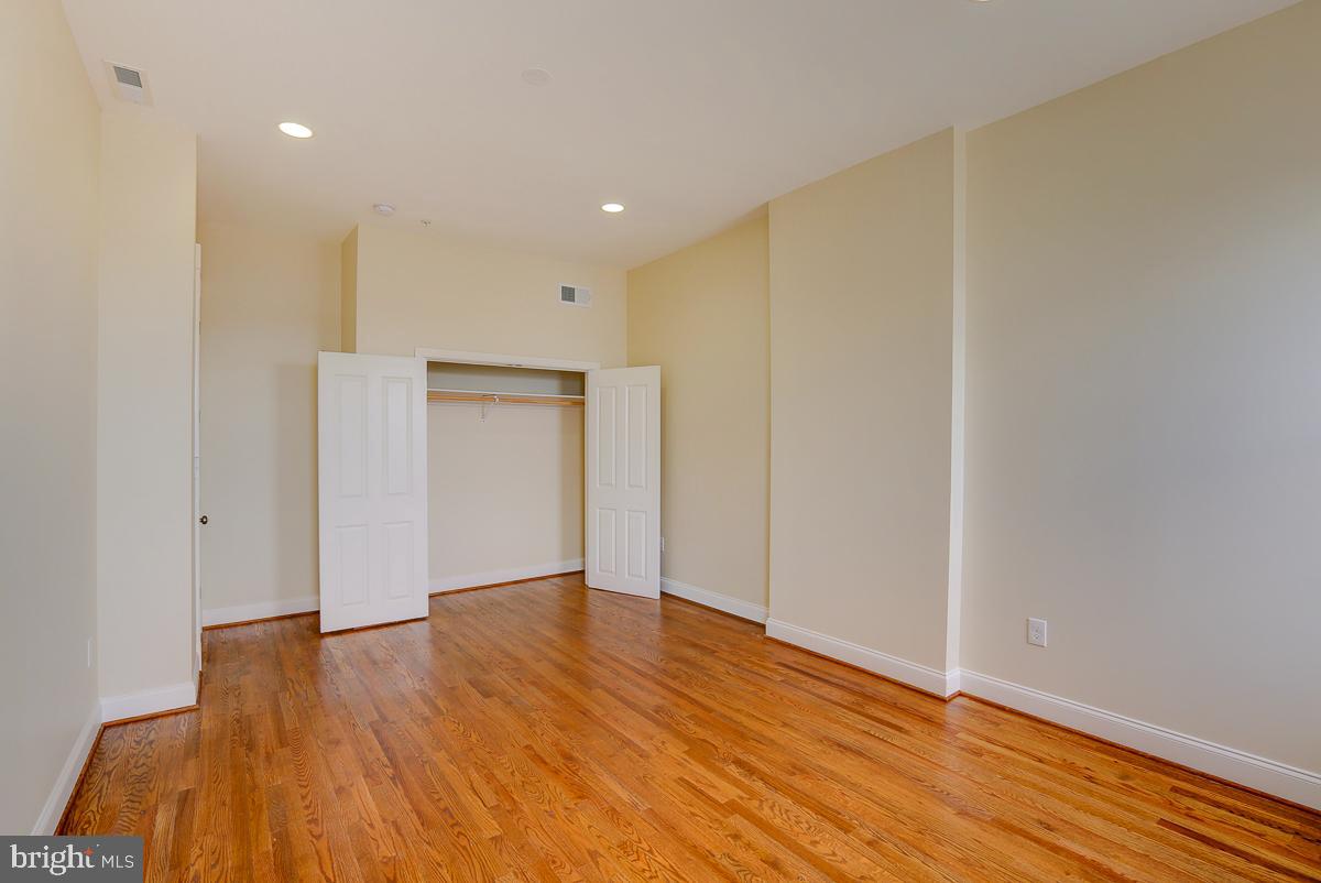 2118 Saint Paul St Property Photo 27