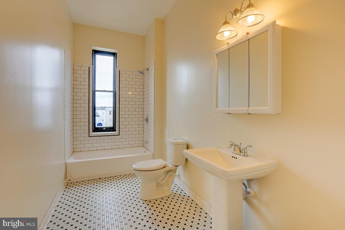 2118 Saint Paul St Property Photo 29