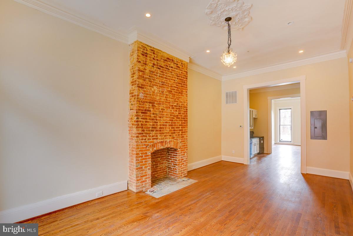 2118 Saint Paul St Property Photo 32