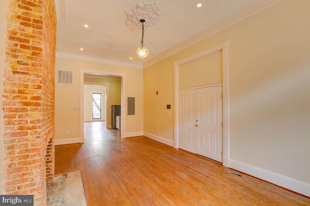 2118 Saint Paul St Property Photo 33