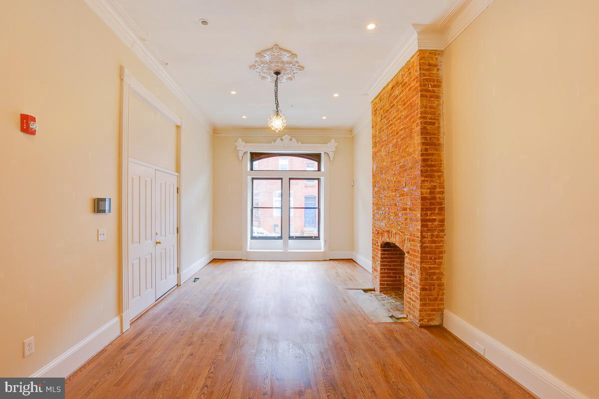 2118 Saint Paul St Property Photo 35