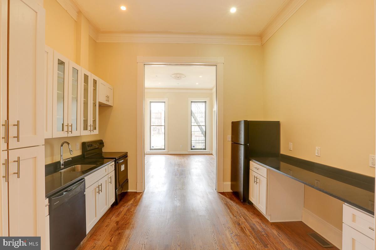 2118 Saint Paul St Property Photo 36
