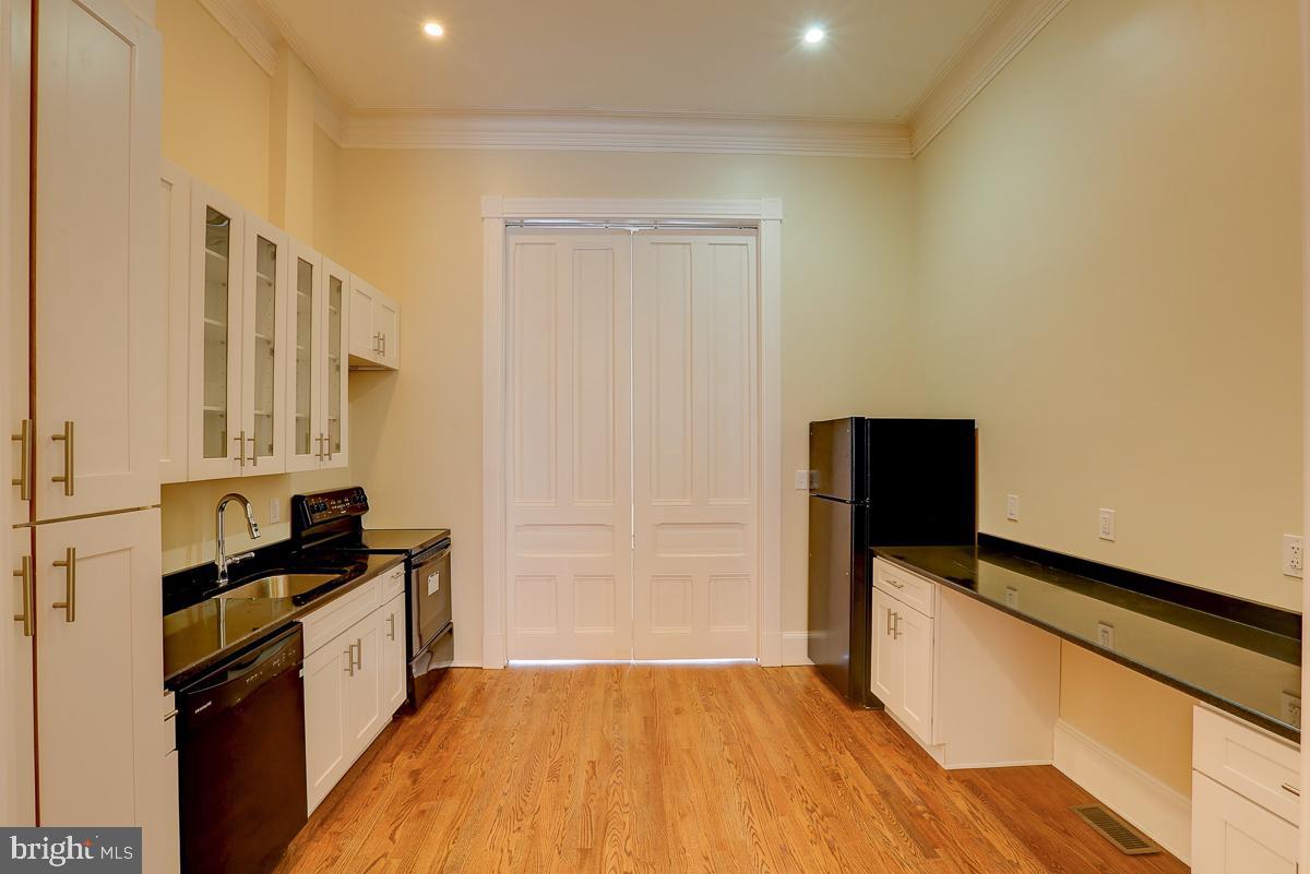 2118 Saint Paul St Property Photo 37