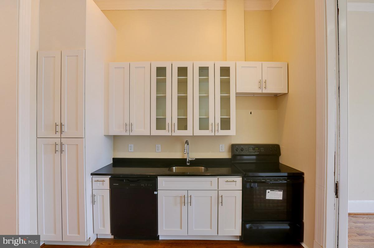 2118 Saint Paul St Property Photo 38